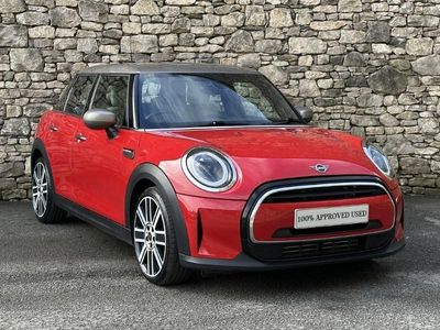 Usado Mini Cooper Exclusive 134 CV (98 kW) 2023 Rojo Utilitario