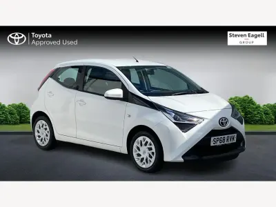 Gebraucht Toyota Aygo X-play 2018 Weiß Kleinwagen