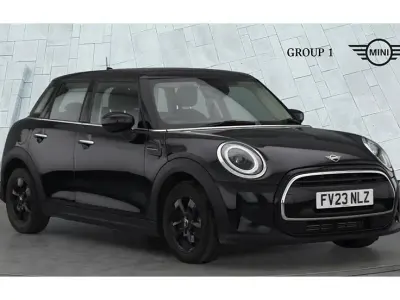 Używany Mini Cooper Classic 136 KM (100 kW) 2023 Czarny Hatchback