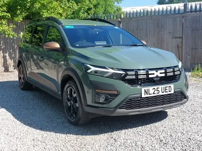Used Dacia Jogger Extreme 109 HP (80 kW) 2025 Green MPV