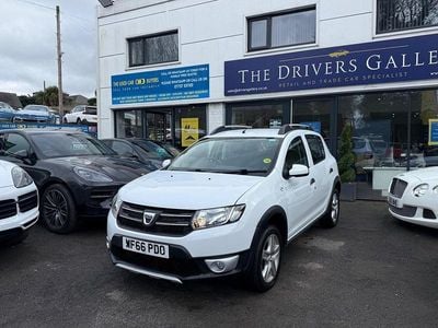 Used Dacia Sandero Lauréate 90 HP (66 kW) 2016 White Hatchback