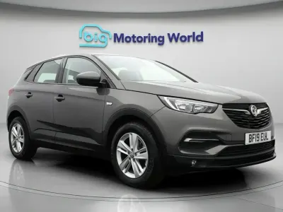 Used Vauxhall Grandland X S 130 HP (95 kW) 2019 Grey SUV