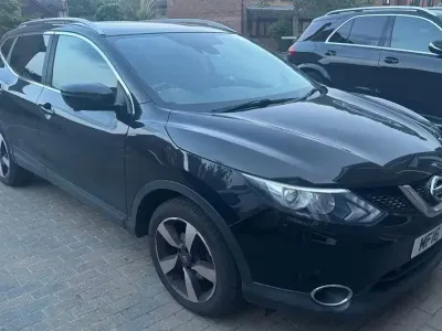 Used Nissan Qashqai N-Connecta 163 HP (119 kW) 2016 Black SUV