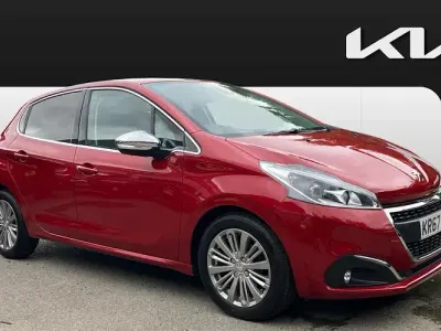 Used Peugeot 208 Allure 82 HP (60 kW) 2017 Red Hatchback