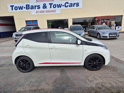 Used Toyota Aygo x-press 69 HP (50 kW) 2017 White Hatchback