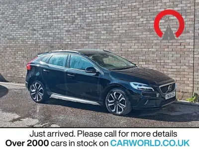 Begagnad Volvo V40 Plus 152 HK (111 kW) 2018 Svart Halvkombi