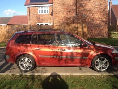 Red Used 2004 Renault Mégane II Dynamique Estate | £900