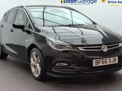 Used Vauxhall Astra SRi 105 HP (77 kW) 2016 Black Hatchback