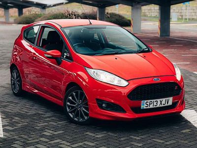 Used Ford Fiesta Zetec 125 HP (91 kW) 2013 Red Hatchback