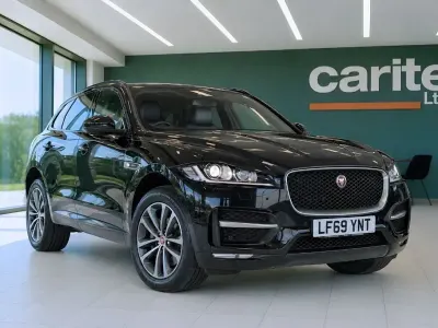 Begagnad Jaguar F-Pace R-Sport 180 HK (132 kW) 2019 Svart SUV