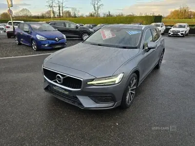 Begagnad Volvo V60 Momentum 2021 Grå Kombi