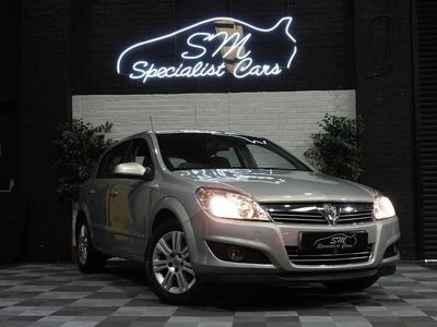 Used Vauxhall Astra Design Edition 138 HP (101 kW) 2009 Silver Hatchback