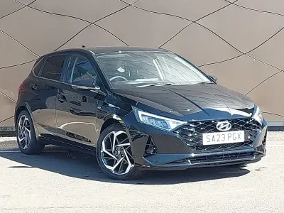 Używany Hyundai i20 Premium 100 KM (73 kW) 2023 Czarny Hatchback