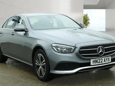 Usado Mercedes E200 211 CV (155 kW) 2022 Gris Berlina