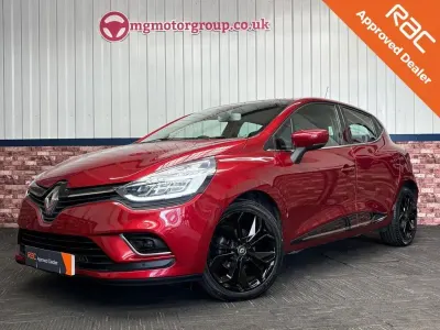 Used Renault Clio Signature 90 HP (66 kW) 2018 Red Hatchback