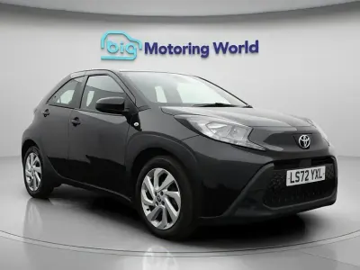 Używany Toyota Aygo X PURE 72 KM (52 kW) 2022 Czarny SUV