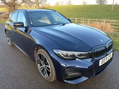 Begagnad BMW 330e M Sport 2021 Blå Kombi