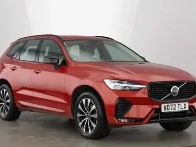 Begagnad Volvo XC60 Plus 197 HK (144 kW) 2023 Röd SUV