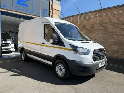 Usado Ford Transit 130 HP (95 kW) 2018 Branco Van