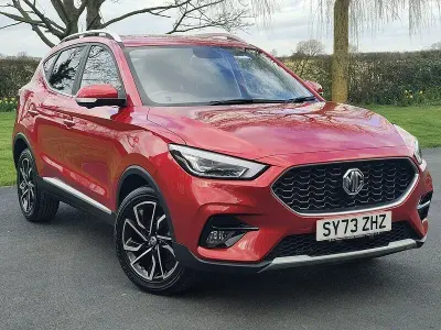 Używany MG ZS Exclusive 106 KM (77 kW) 2024 Czerwony SUV