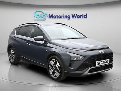 Begagnad Hyundai Bayon Premium 120 HK (88 kW) 2023 Grå SUV