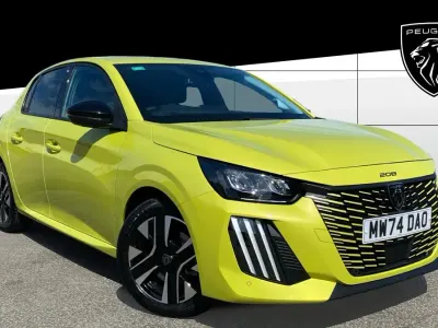 Used Peugeot 208 Allure 101 HP (74 kW) 2024 Yellow Hatchback