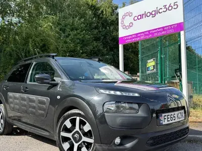Used Citroën C4 Cactus Flair 99 HP (72 kW) 2015 Black Hatchback
