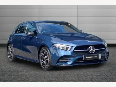 Begagnad Mercedes A180 AMG Line Premium 136 HK (100 kW) 2022 Blå Halvkombi