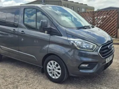 Begagnad Ford Transit Custom Limited 170 HK (125 kW) 2020 Grå Van