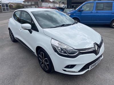 Used Renault Clio IV Play 75 HP (55 kW) 2018 White Hatchback
