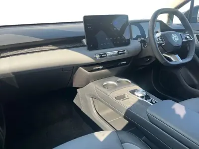 New MG MG4 EV 319 kW (435 HP) 2026 Hatchback