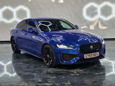 Używany Jaguar XE R-Dynamic 180 KM (132 kW) 2019 Niebieski Sedan/Limuzyna
