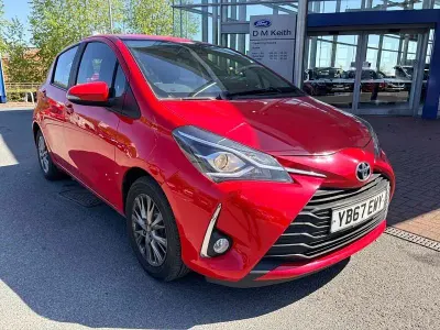 Begagnad Toyota Yaris 2017 Röd Halvkombi