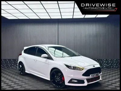 Begagnad Ford Focus ST 185 HK (136 kW) 2017 Vit Halvkombi