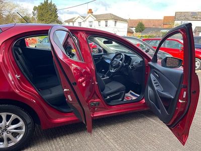 Begagnad Mazda 2 2017 Röd Halvkombi