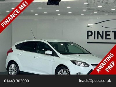 Begagnad Ford Focus Zetec 125 HK (91 kW) 2013 Vit Halvkombi