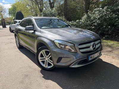 Usado Mercedes GLA200 Executive 136 HP (100 kW) 2015 Cinzento SUV