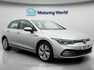 Second-hand VW Golf VII Style 150 CP (110 kW) 2021 Argintiu Hatchback