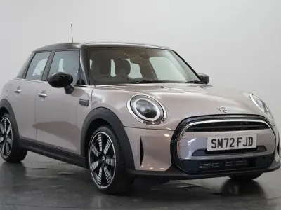 Używany Mini Cooper Exclusive 134 KM (98 kW) 2023 Szary Hatchback
