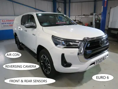 Used Toyota HiLux 201 HP (147 kW) 2022 White Pickup
