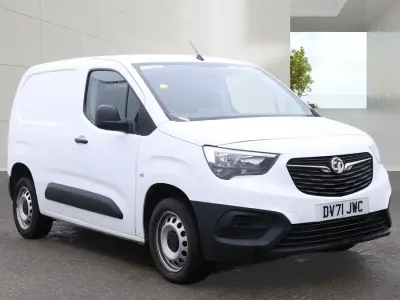 Used Vauxhall Combo 100 HP (73 kW) 2021 White MPV