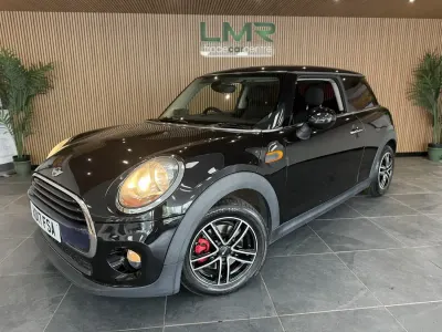 Begagnad Mini Cooper Hatch 2017 Svart Halvkombi