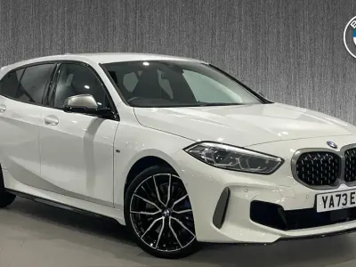 Usado BMW M135 Shadowline 302 CV (222 kW) 2023 Blanco Utilitario