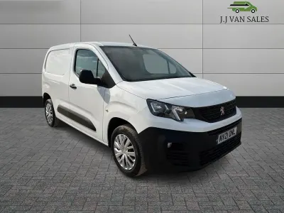 Begagnad Peugeot Partner 131 HK (96 kW) 2021 Vit Minibuss