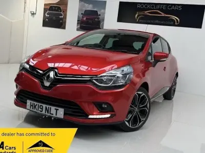 Used Renault Clio Iconic 90 HP (66 kW) 2019 Red Hatchback