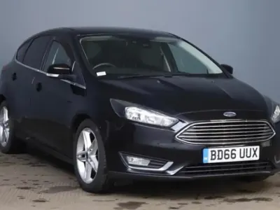 Begagnad Ford Focus Titanium 125 HK (91 kW) 2016 Svart Halvkombi