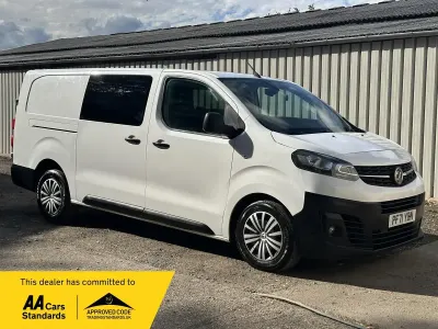 Used Vauxhall Vivaro S 150 HP (110 kW) 2022 White MPV