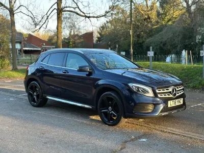 Usado Mercedes GLA200 AMG Line Premium 2018 Azul SUV