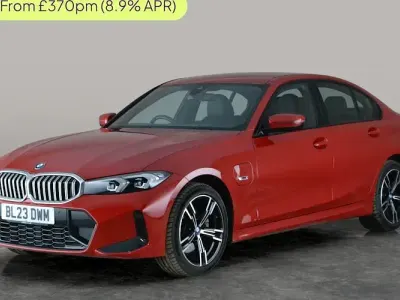Begagnad BMW 330e M Sport 292 HK (214 kW) 2023 Röd Sedan