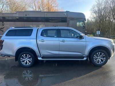 New Isuzu D-Max 205 HP (150 kW) 2025 Silver Pickup